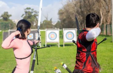 Si estás organizando un evento y quieres que sea realmente especial, incorporar juegos en equipo es una de las mejores formas de garantizar la diversión